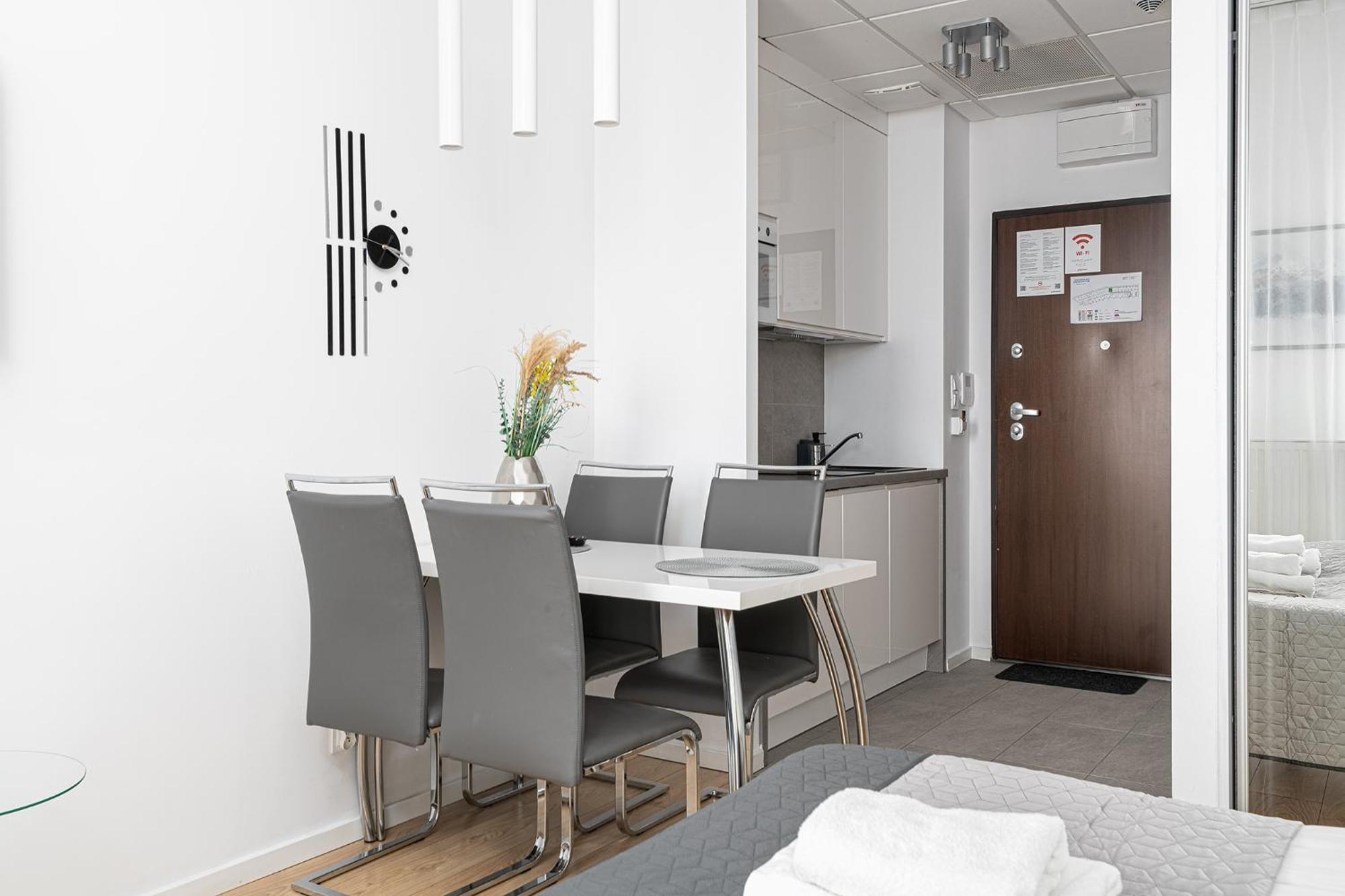 Rentplanet - Apartamenty Kasprzaka Warschau Buitenkant foto